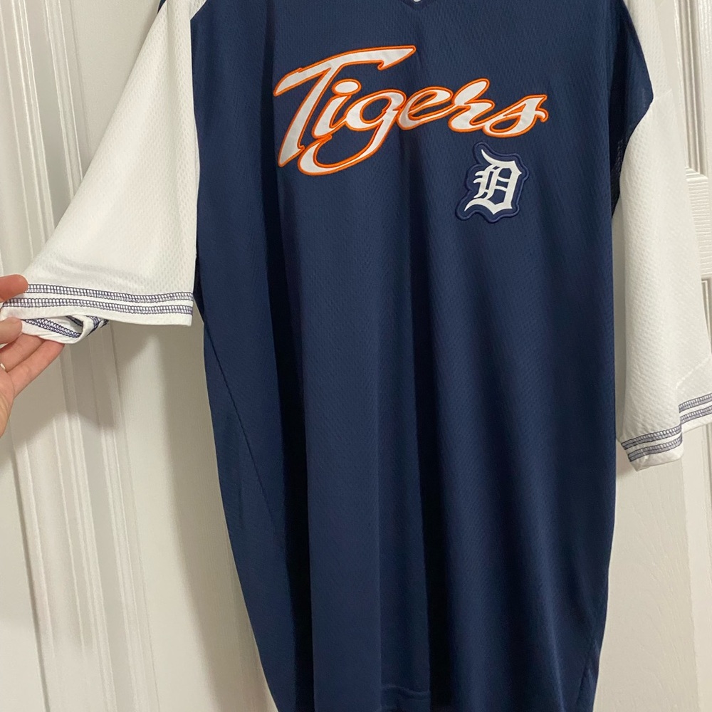 Detroit Tigers baseball shirt